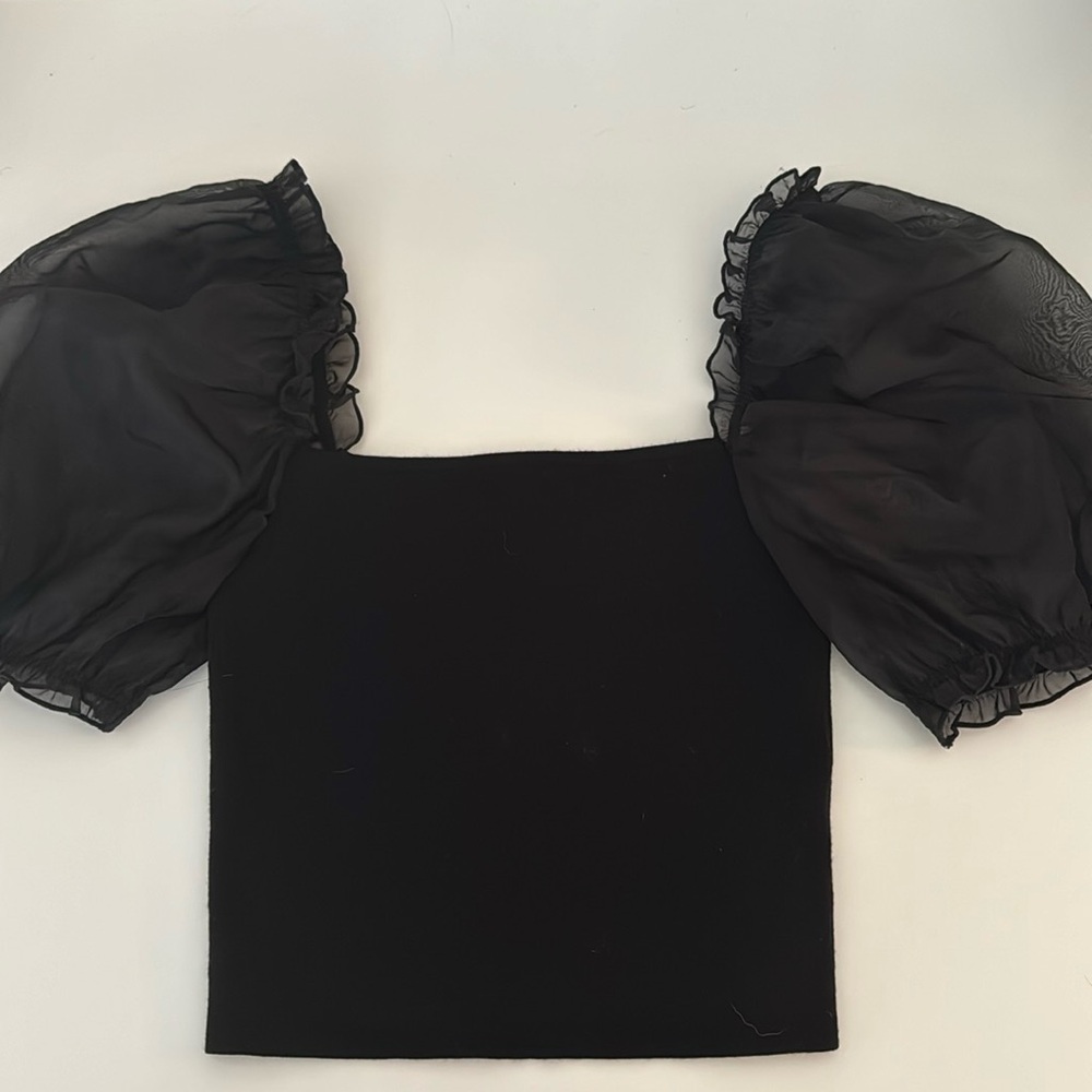 Black Aritzia top with puffer sleeves.